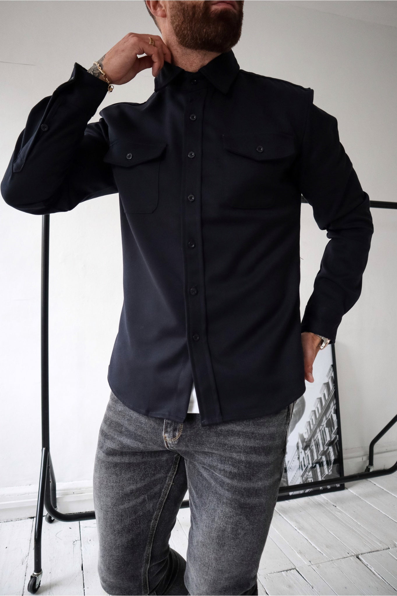 Overshirt – Langärmliges Herrenhemd mit Brusttaschen und Knöpfen-Chaps Herrenmode