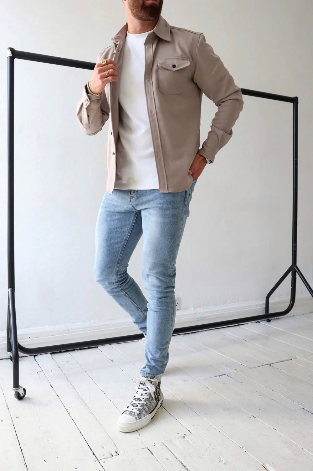 Overshirt – Langärmliges Herrenhemd mit Brusttaschen und Knöpfen-Chaps Herrenmode