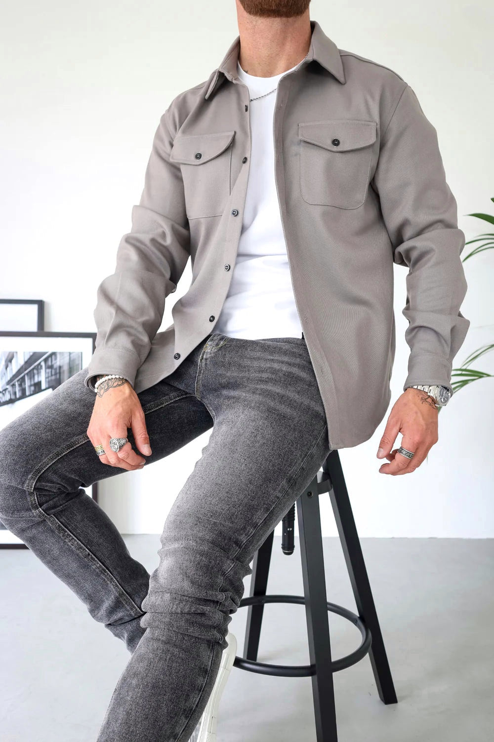 Overshirt – Langärmliges Herrenhemd mit Brusttaschen und Knöpfen-Hellgrau-S-Chaps Herrenmode