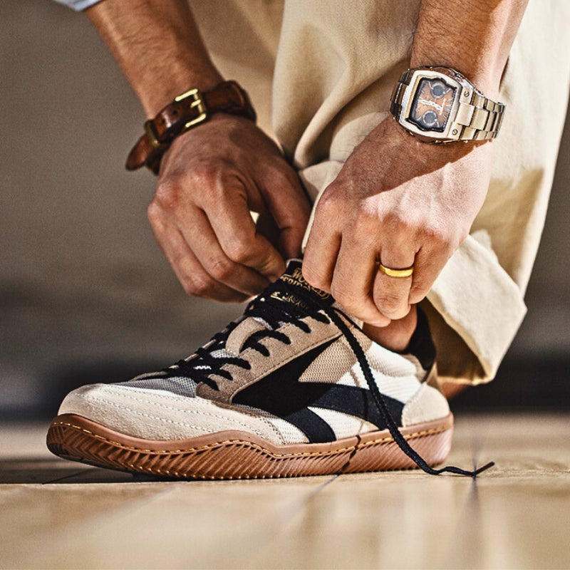 Sneakers – Sport – Schwarz und Weiß – Schnürschuhe – Herrenschuhe-Chaps Herrenmode