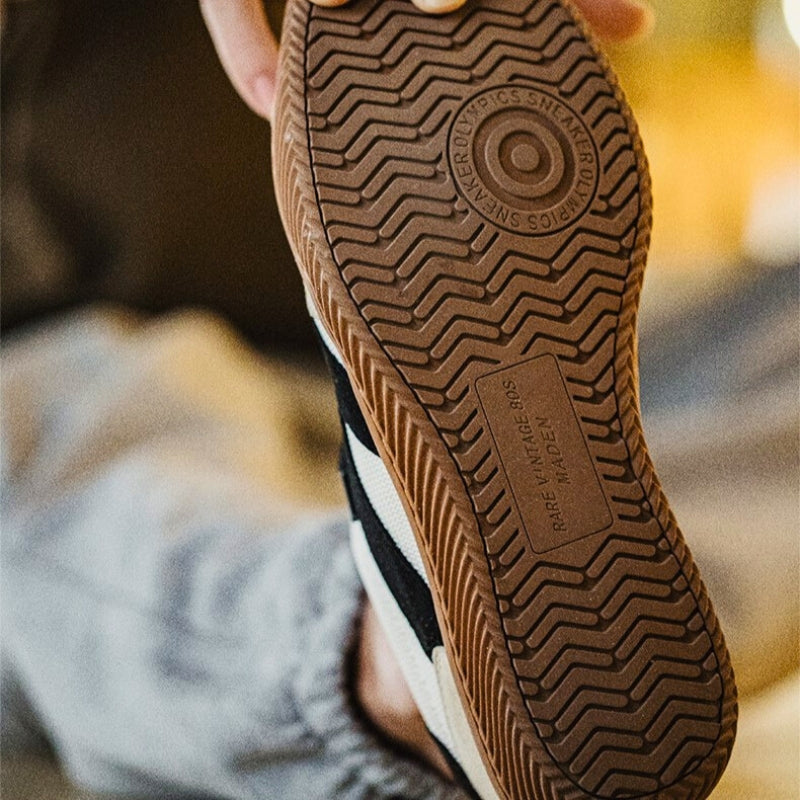 Sneakers – Sport – Schwarz und Weiß – Schnürschuhe – Herrenschuhe-Chaps Herrenmode
