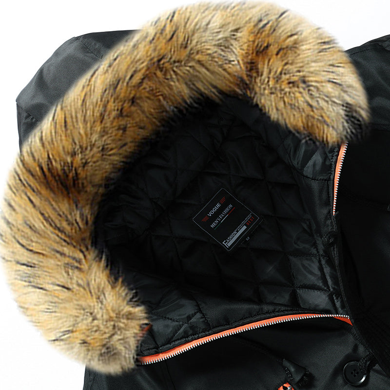 Winterparka – warme Herren-Steppjacke mit Fellkapuze und Steppfutter-Chaps Herrenmode