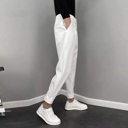 Slacks-Hosen – Locker sitzende Herrenhose mit elastischem Bund und Falten-Chaps Herrenmode