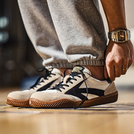 Sneakers – Sport – Schwarz und Weiß – Schnürschuhe – Herrenschuhe-Chaps Herrenmode